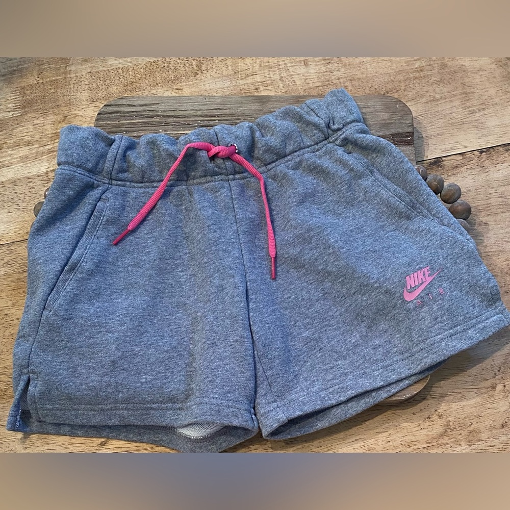 Nike Girl’s Size‎ Small Gray/Pink Cotton Blend Sweat Shorts